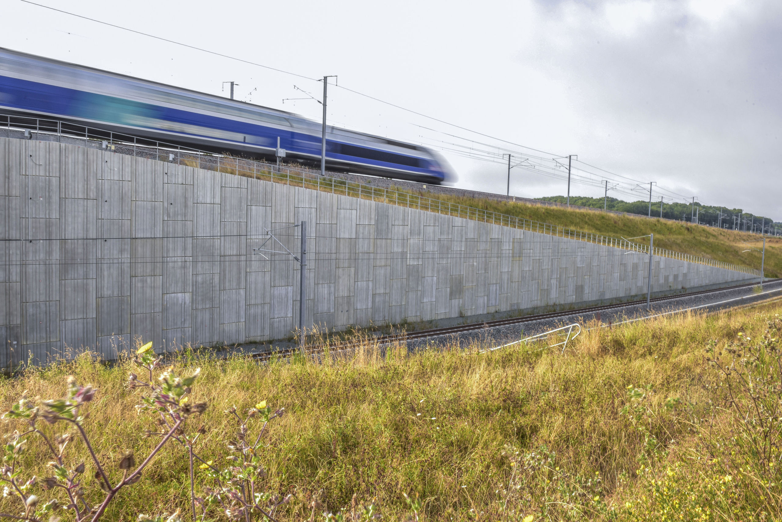 Reinforced Earth high speed rail